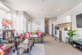 2BR CBD Gem with City Views